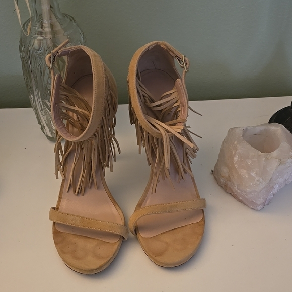 Stuart Weitzman Fringe Tan Sandals - Picture 3 of 7